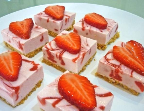 איך לבשל cupcake עם תותים ב multivark?