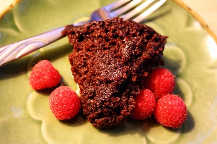 עוגת שוקולד במרכזה