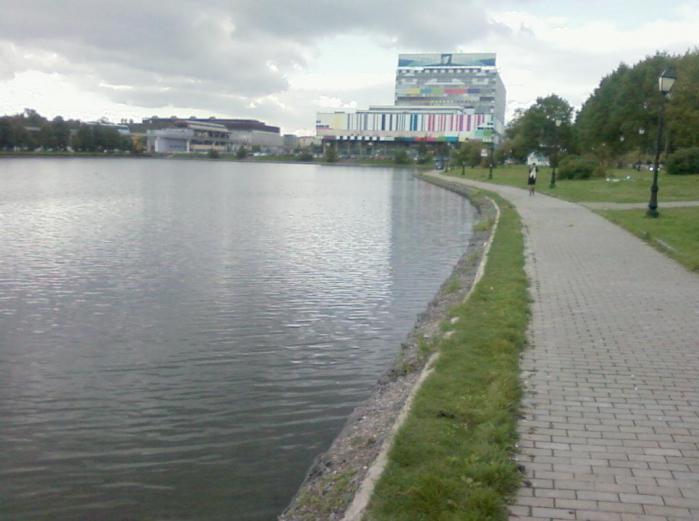 איך להגיע אל התחנה Ostankino בריכה באזור ostankino