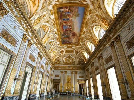  ארמון המלכותי בקזרטה איטליה