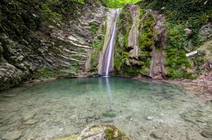 Mamedov Gorge: סלעים, מפלים ודולמנים עתיקים